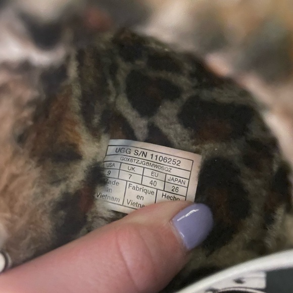 Ugg slippers - Picture 3 of 4